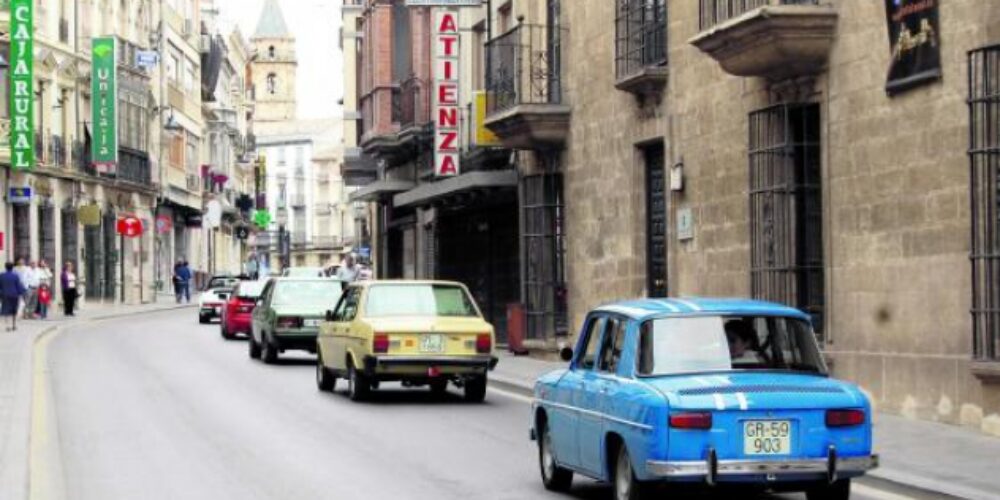 Doscientos vehículos en la feria de autos clásicos