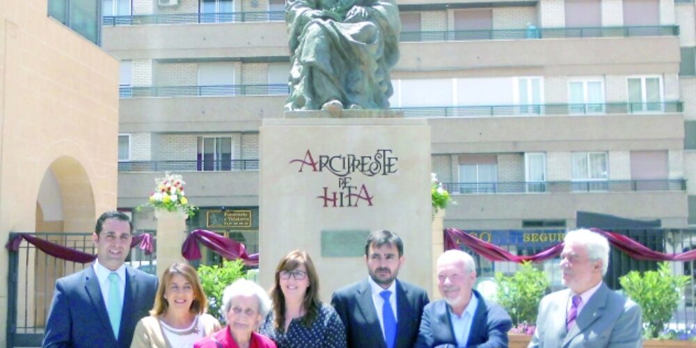 Una escultura del Arcipreste de Hita preside ya Capuchinos